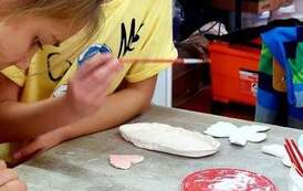 Szkliwienie w pracowni ceramicznej 5
